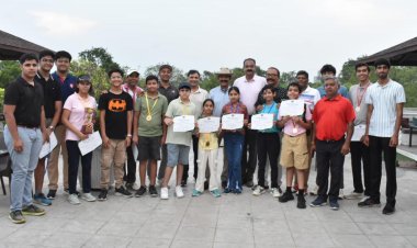 Dev Poddar was Overall Best Boy and Gauri Agarwal was Overall Best Girl